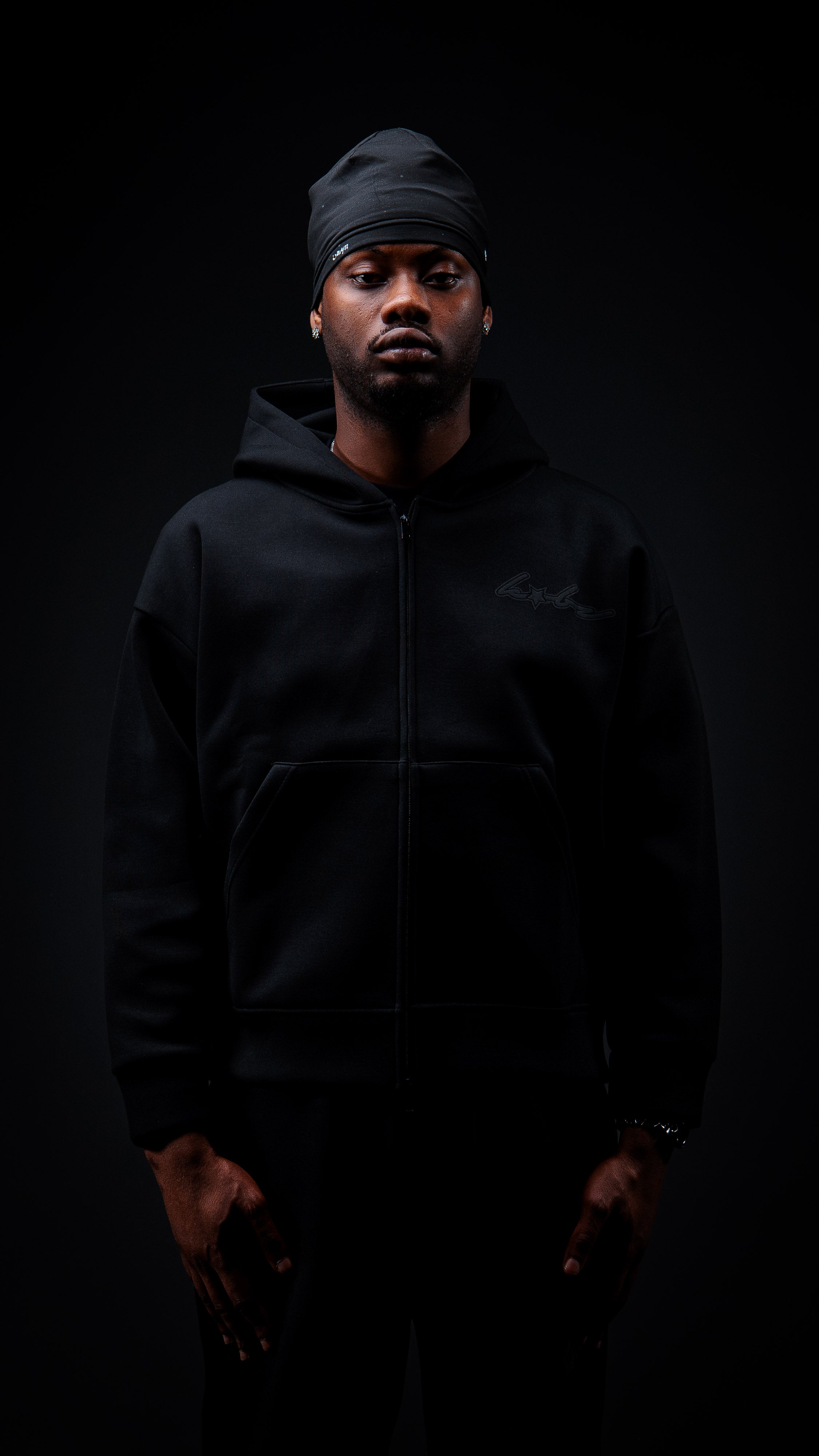 SIGNATURE ZIPHOODIE BLACK