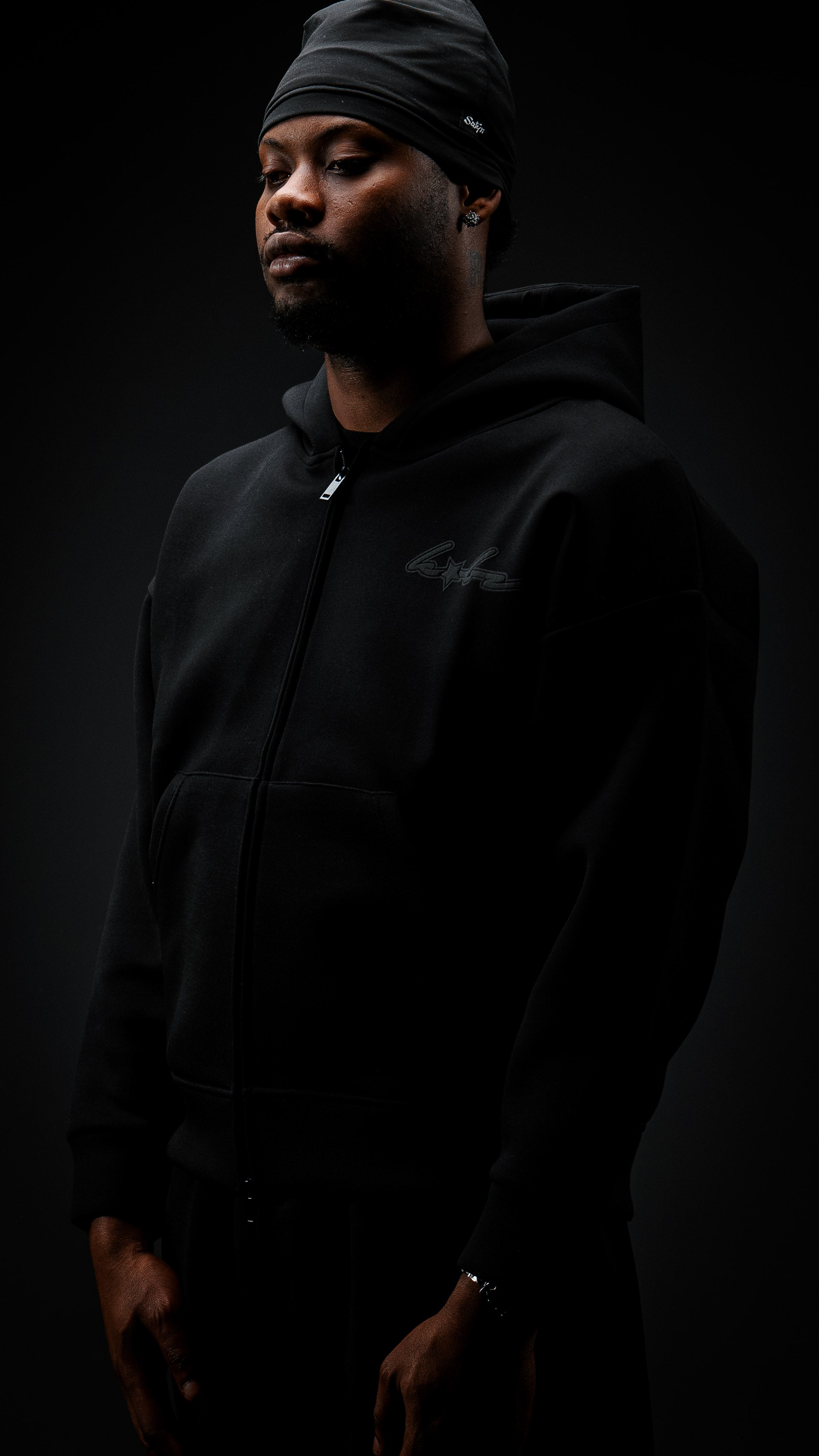 SIGNATURE ZIPHOODIE BLACK
