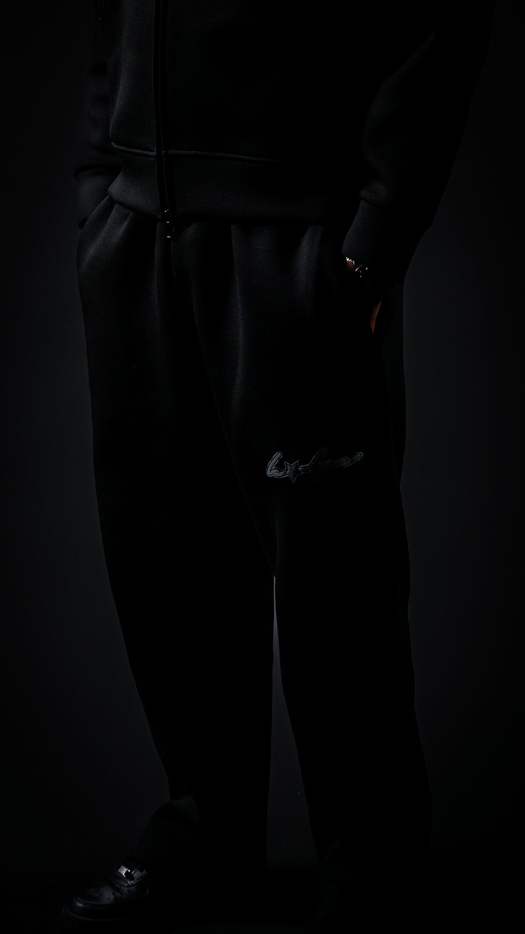 SIGNATURE JOGGER BLACK