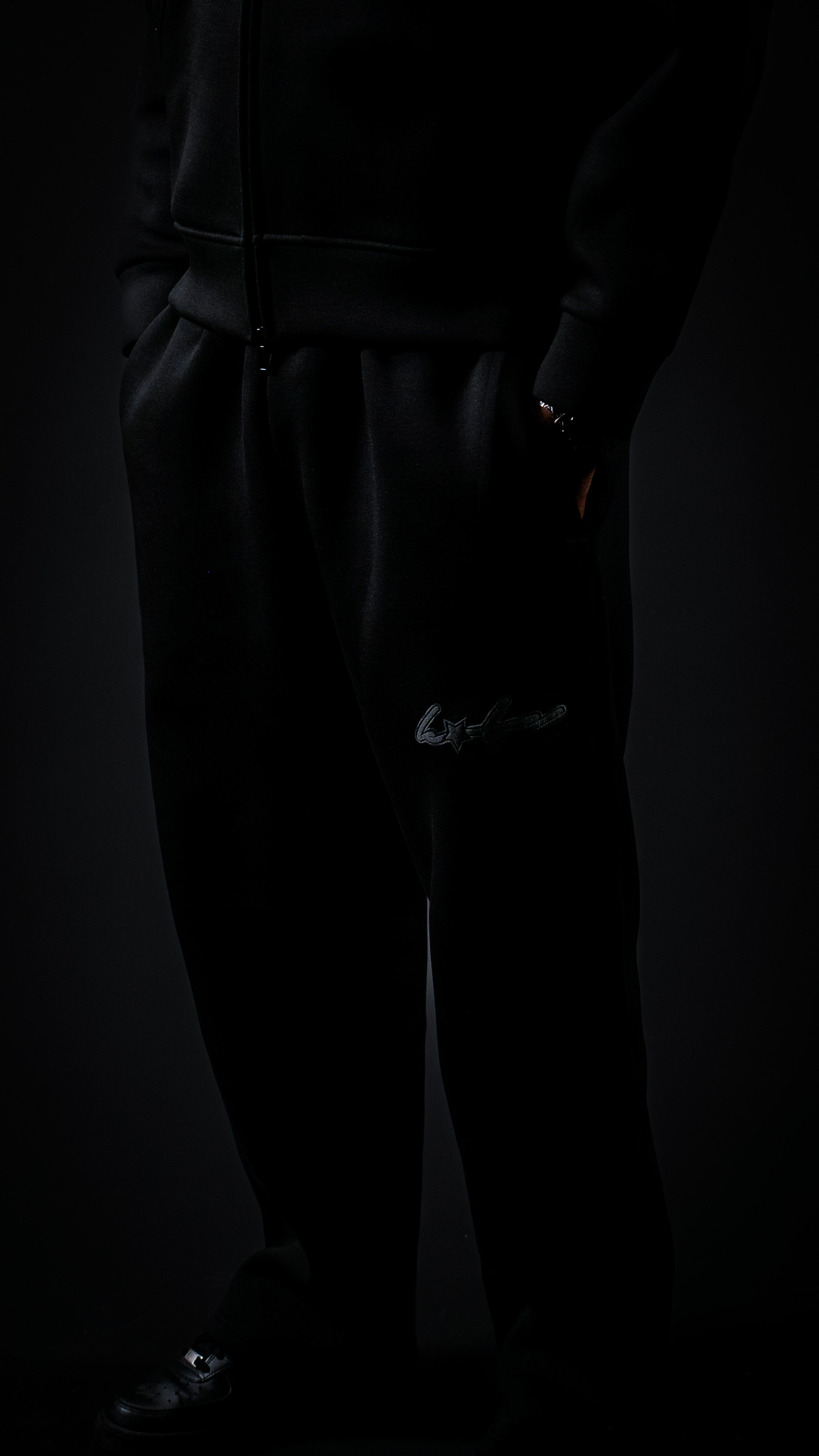 SIGNATURE JOGGER BLACK