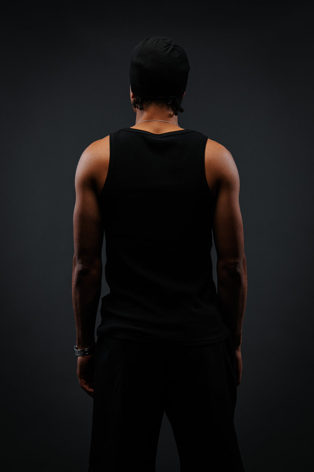 ESSENTIAL BLACK TANK TOP