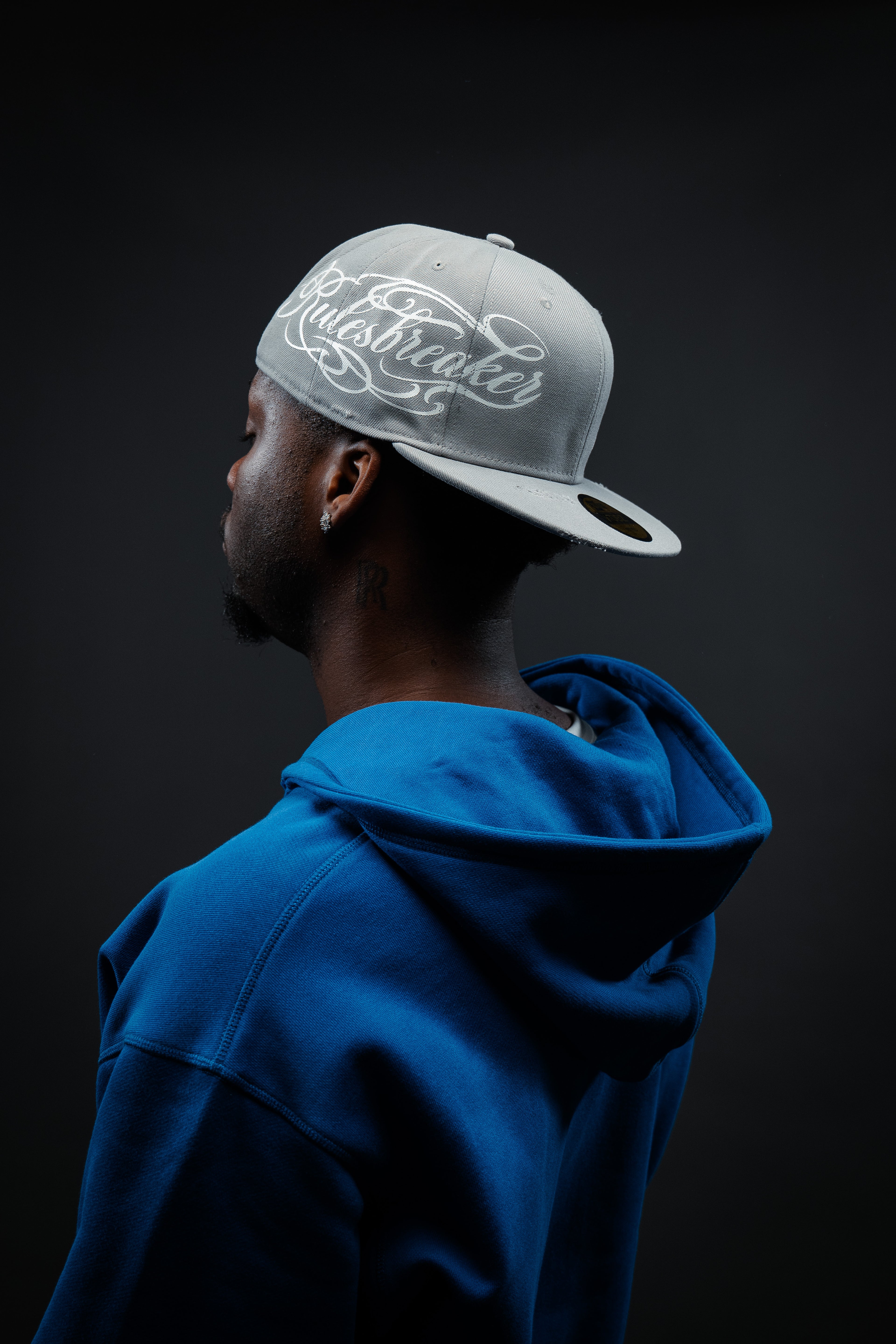 RULESBREAKER FITTED CAP LIGHT GREY